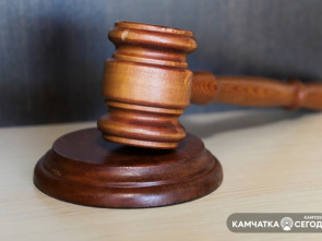 Директора паспортно-визового сервиса на Камчатке обвиняют в превышении полномочий