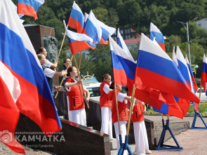 Триколор на главной площади Петропавловска-Камчатского - главный герой и триумфатор