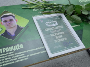 ​В школе № 36 Петропавловска-Камчатского установили &laquo;Парты Героев&raquo; 6