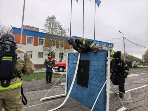 ​На Камчатке огнеборцы СПСЧ МЧС стали лучшими в работе в задымлённых условиях 1