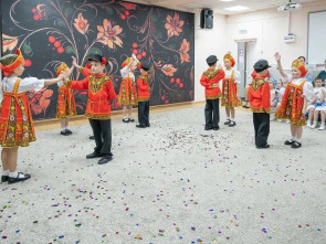 ​В Петропавловске-Камчатском прошёл семейный фестиваль с гала-концертом и подарками для воспитанников детских садов 5