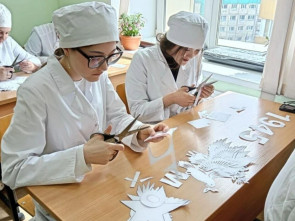 Камчатка готовится к 9 Мая: Символы Победы в каждом окне 2