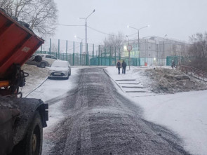 С приходом циклона в Петропавловске-Камчатском начала работу снегоуборочная техника