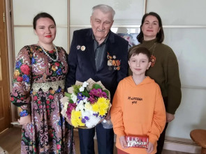 ​Камчатских ветеранов войны поздравили с Днём Победы песнями и стихами 3