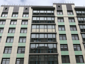 Программа строительства арендного жилья на Камчатке — подрядчик завершает фасадные работы первого дома в Петропавловске
