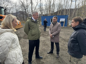 В Вилючинске обновляют стелу, площадь и сквер: губернатор проверил темпы работ 5