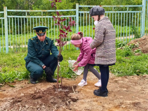 Черемуха, сирень и спирея: в школе № 26 прошла экологическая акция