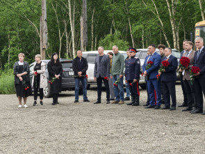 В поселке Термальный почтили память Героя России Александра Попова 1