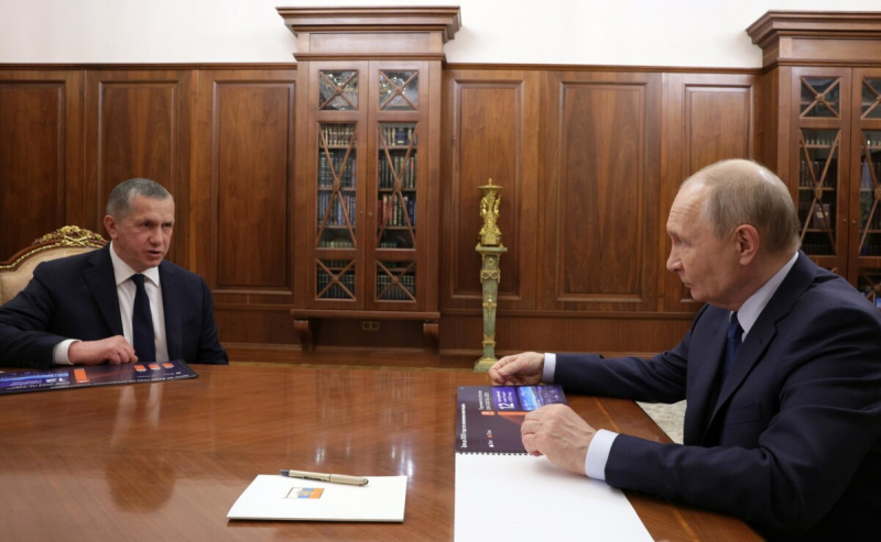Владимир Путин провёл рабочую встречу с вице-премьером – полпредом Президента в Дальневосточном федеральном округе Юрием Трутневым