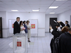 Сразу после ЗАГСа камчатские молодожены пришли проголосовать на избирательный участок 6