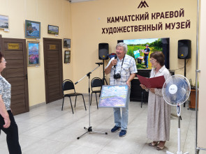 На Камчатке открылась выставка &laquo;Земля открытий&raquo; с работами известных художников 9
