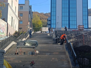 На Камчатке продолжается обновление центральных лестничных переходов 6