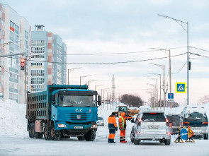 В столице Камчатки устраняют последствия мощного снегопада 0