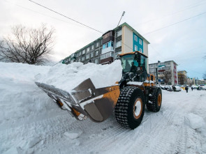 В столице Камчатки устраняют последствия мощного снегопада 14