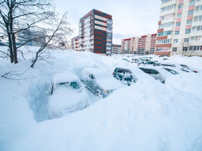 В столице Камчатки устраняют последствия мощного снегопада 7