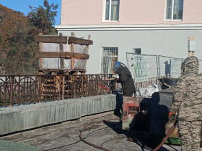 На Камчатке продолжается обновление центральных лестничных переходов 11