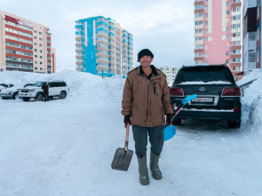 В столице Камчатки устраняют последствия мощного снегопада 8