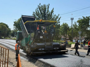 В столице Камчатки активно ремонтируют главную дорогу города 1