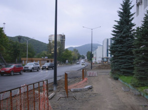 На улице Ленинская в краевом центре подрядчик укладывает первый слой асфальта 1