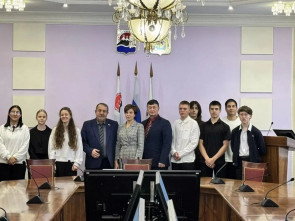Учащиеся школы № 5 столицы Камчатки побывали на экскурсии в Городской Думе 1