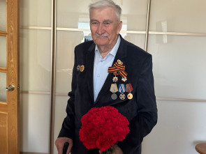 Сенатор от Камчатки Борис Невзоров поздравил участника войны с 80-летием Победы 3