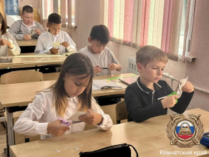 Камчатских школьников научили делать световозвращатели