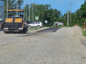 В камчатском селе Кавалерское появился новый асфальт