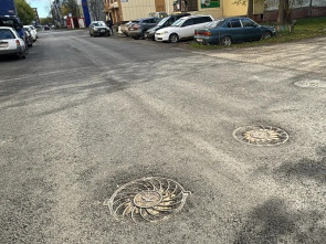 На улице Бохняка в Петропавловске-Камчатском уложили новый асфальт и семь искусственных неровностей