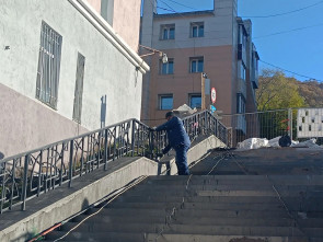 На Камчатке продолжается обновление центральных лестничных переходов 8