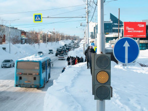 В столице Камчатки устраняют последствия мощного снегопада 4