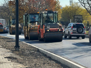 Укладка второго слоя асфальта на Ленинской в Петропавловске-Камчатском завершится 18 октября 4